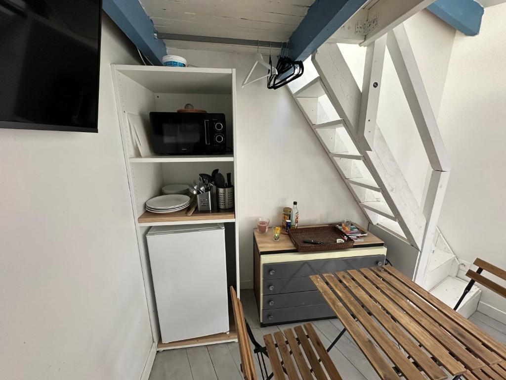 ECO STUDIOS mezzanine wifi stationnement rue gratuit terrasse dans jardin 4