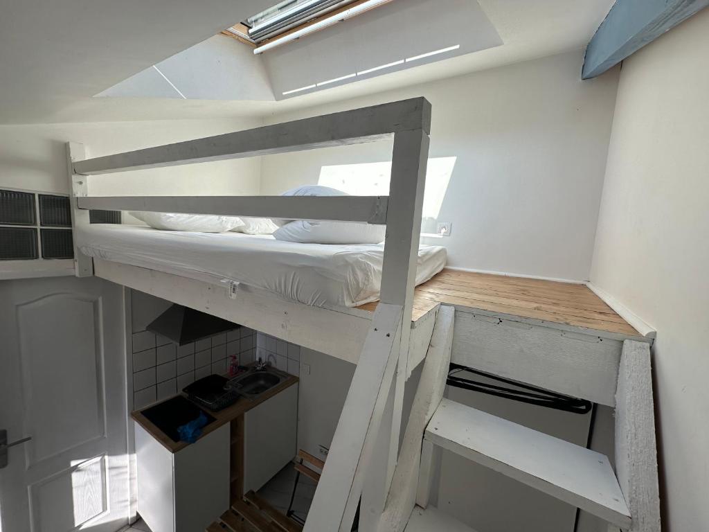 ECO STUDIOS mezzanine wifi stationnement rue gratuit terrasse dans jardin 2