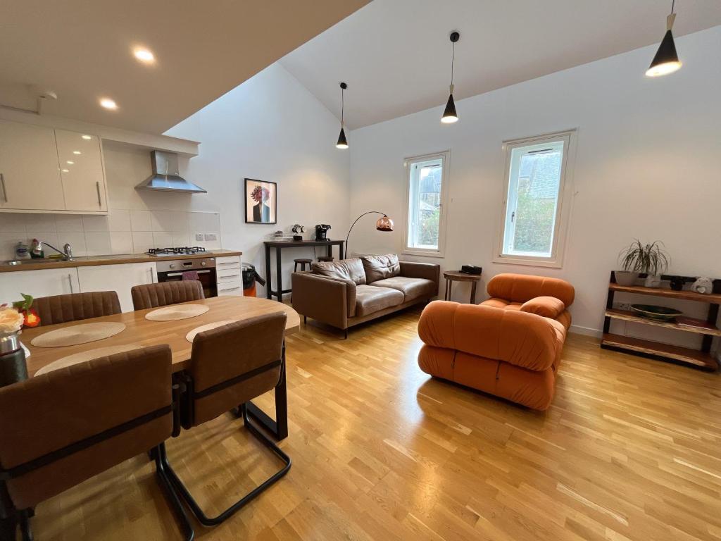 2 Bed 2 bath with Private Parking 4