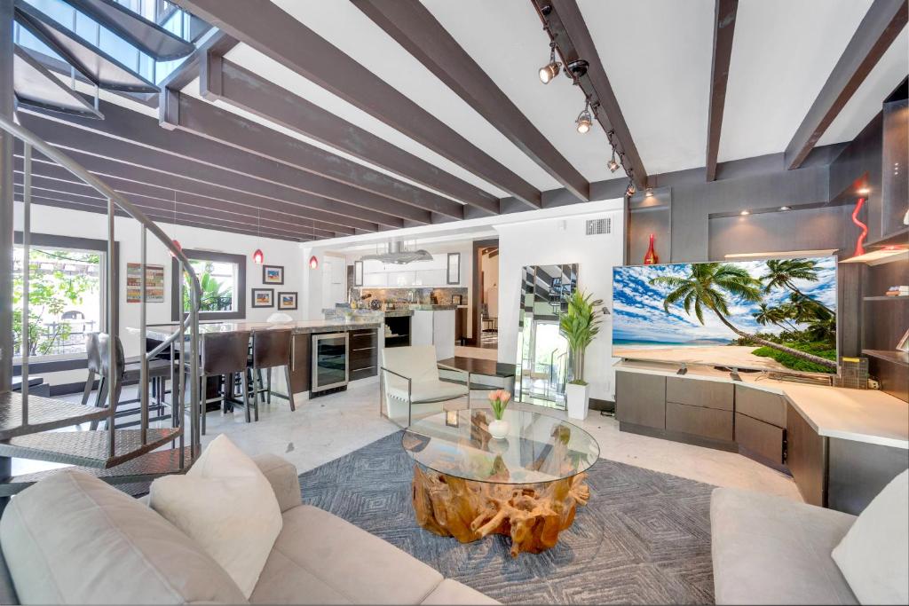Magnificent Tropical Pool Home Miami SouthBrickell 5