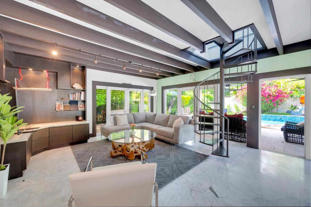 Magnificent Tropical Pool Home Miami SouthBrickell 8