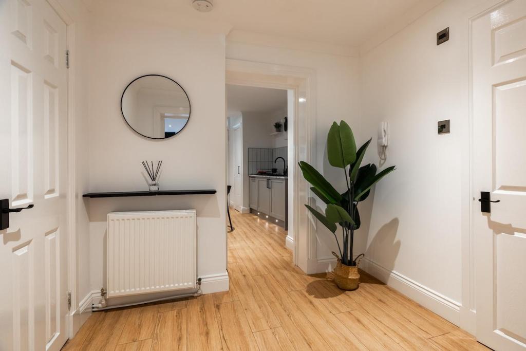 Hamilton Residence - Private Main Door 1BR 3