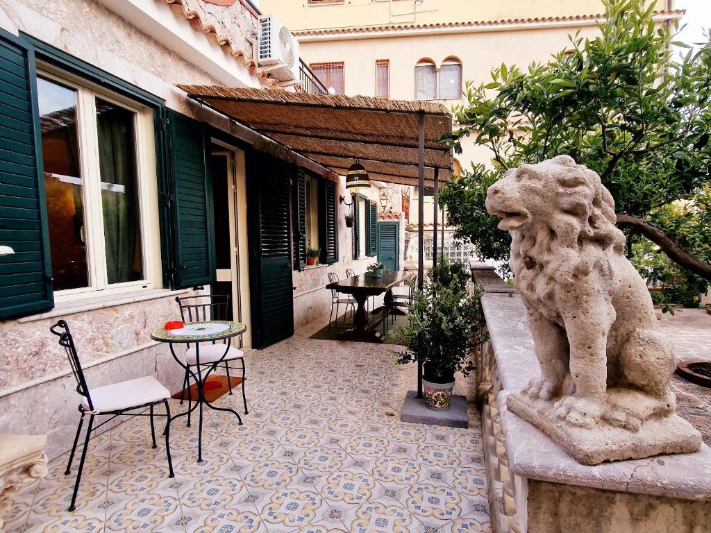 Donna Rosa - Your Home in Taormina 6