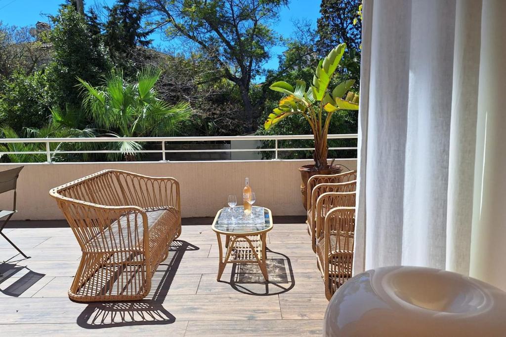 Bright and Stylish in City Center 2 Bedrooms 2