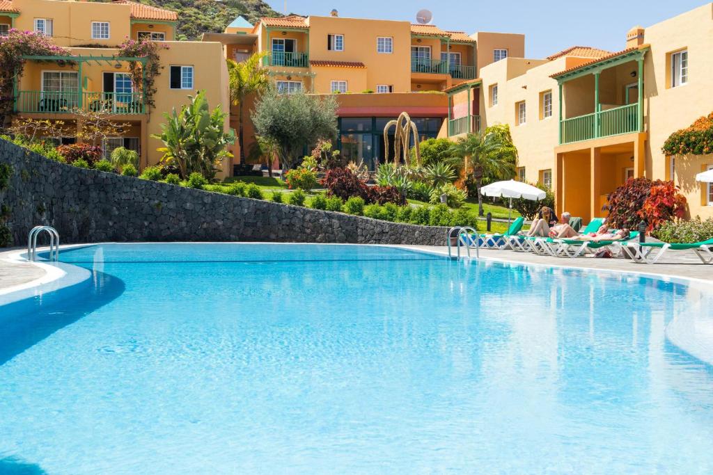 Apartamentos La Caleta 4