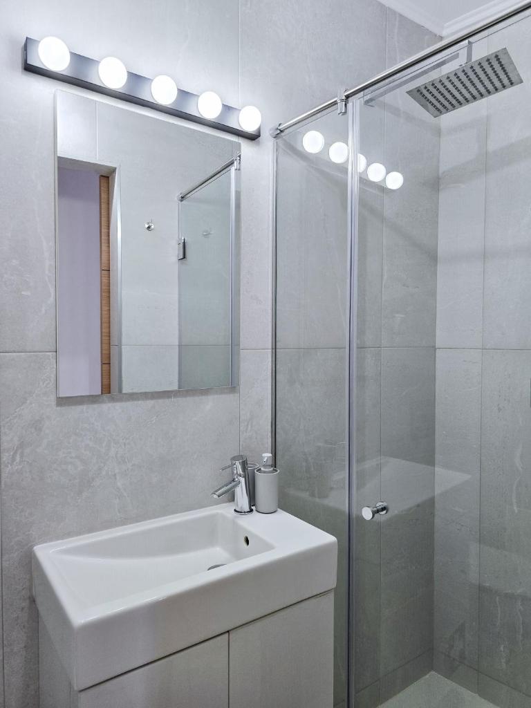 MINHA CASA SUA CASA - Cozy Little House, AC & WiFi 8