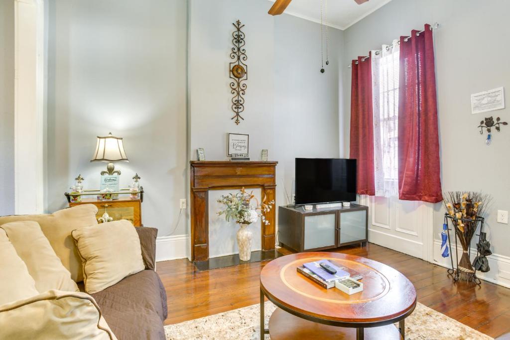 Walk to Magazine St: NOLA House in Irish Channel! 5