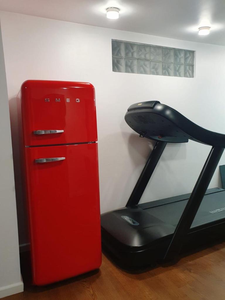 Cheerful 2 bedroom and lounge town house with free parking 5