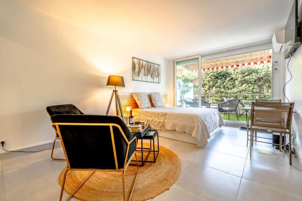 Petit Eden l Balcony & Peaceful l Shellter Rentals