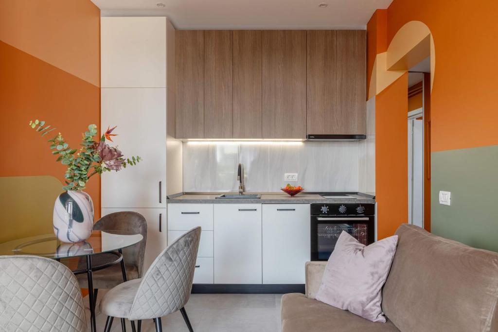 Amazing Style, Bright Colors, Balconies, 1BR near The Faculty of Law 4
