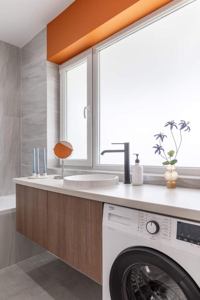 Amazing Style, Bright Colors, Balconies, 1BR near The Faculty of Law 3