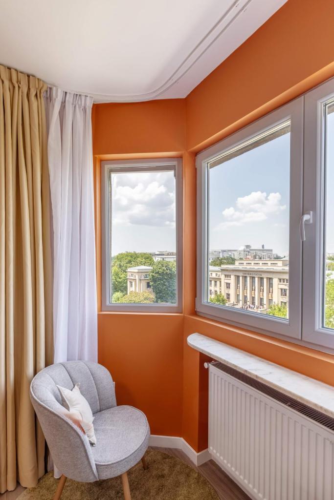 Amazing Style, Bright Colors, Balconies, 1BR near The Faculty of Law 6