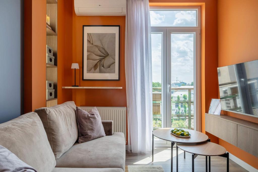 Amazing Style, Bright Colors, Balconies, 1BR near The Faculty of Law 5