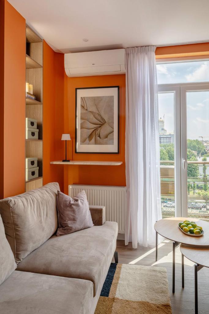 Amazing Style, Bright Colors, Balconies, 1BR near The Faculty of Law 7