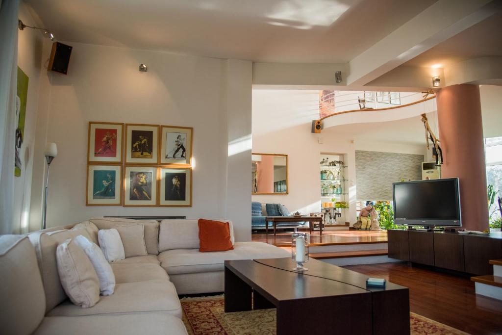 Erasmia's House - A Green Haven for Ultimate Relaxation 6