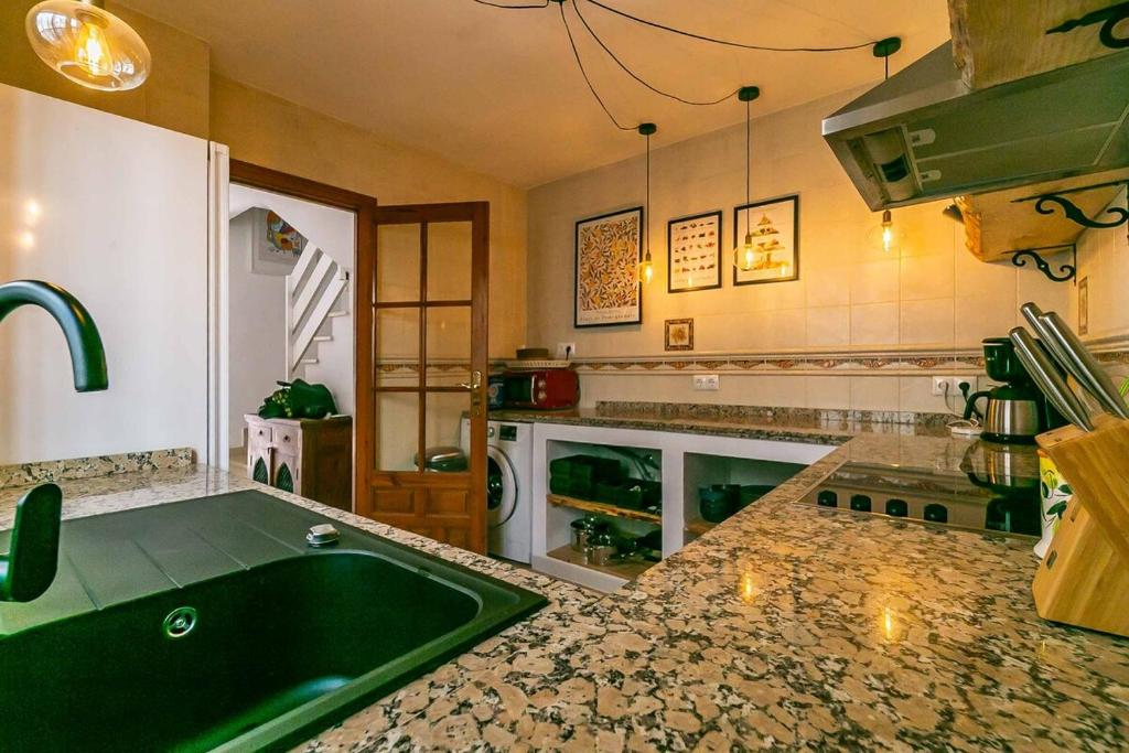 125- Beautiful Andalusian House with Private Patio 3