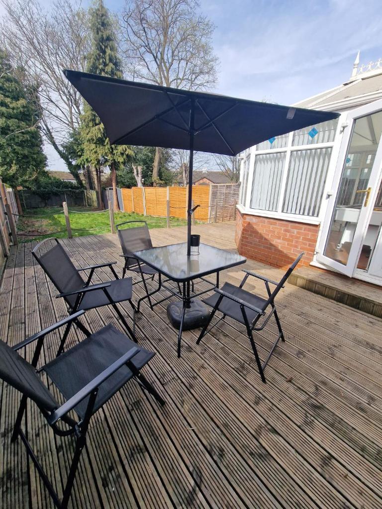 Cosy 3 Bed House Excellent Location NEC BHX HS2 Hot Tub Lazy Spa 6