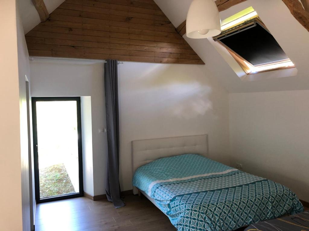 Small house in a troglodyte pit 7