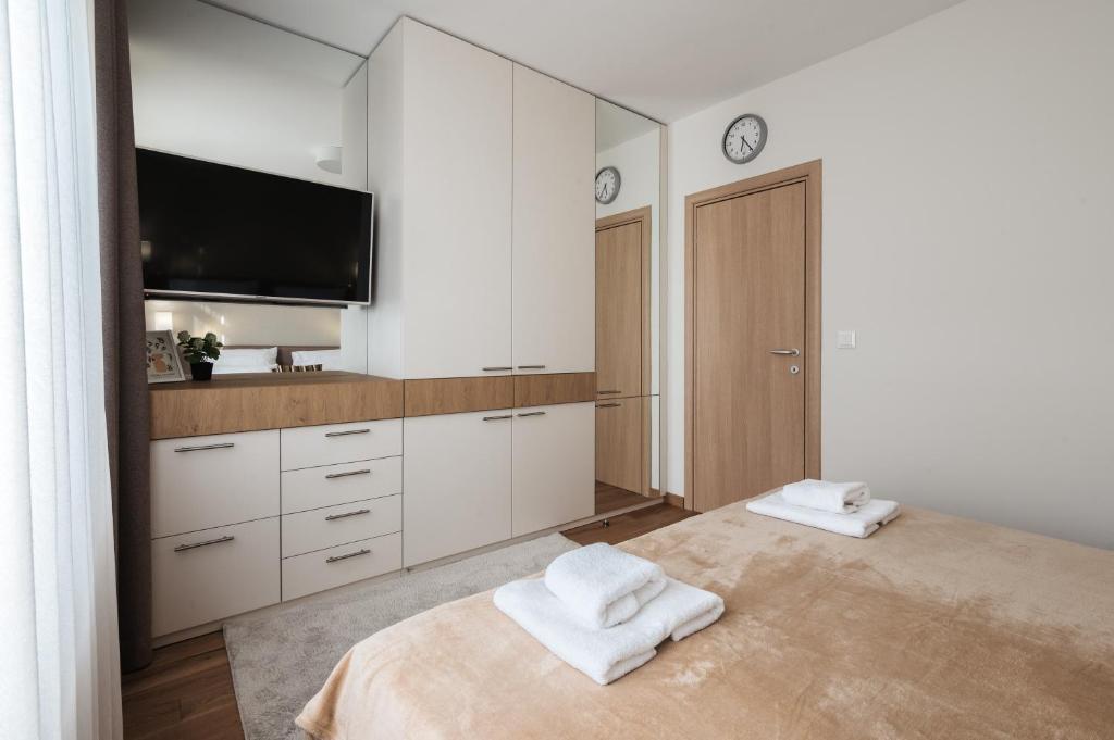 Brand New Luxury Apartments with Great Views 8