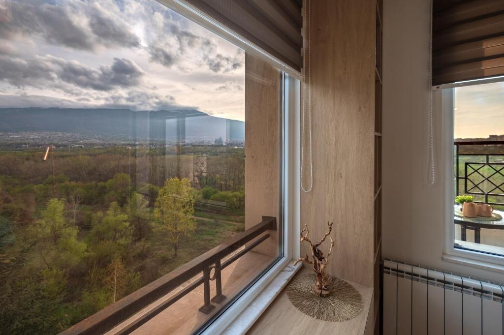 Brand New Luxury Apartments with Great Views 7