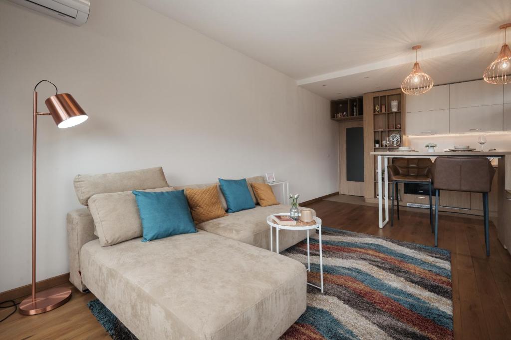 Brand New Luxury Apartments with Great Views 4