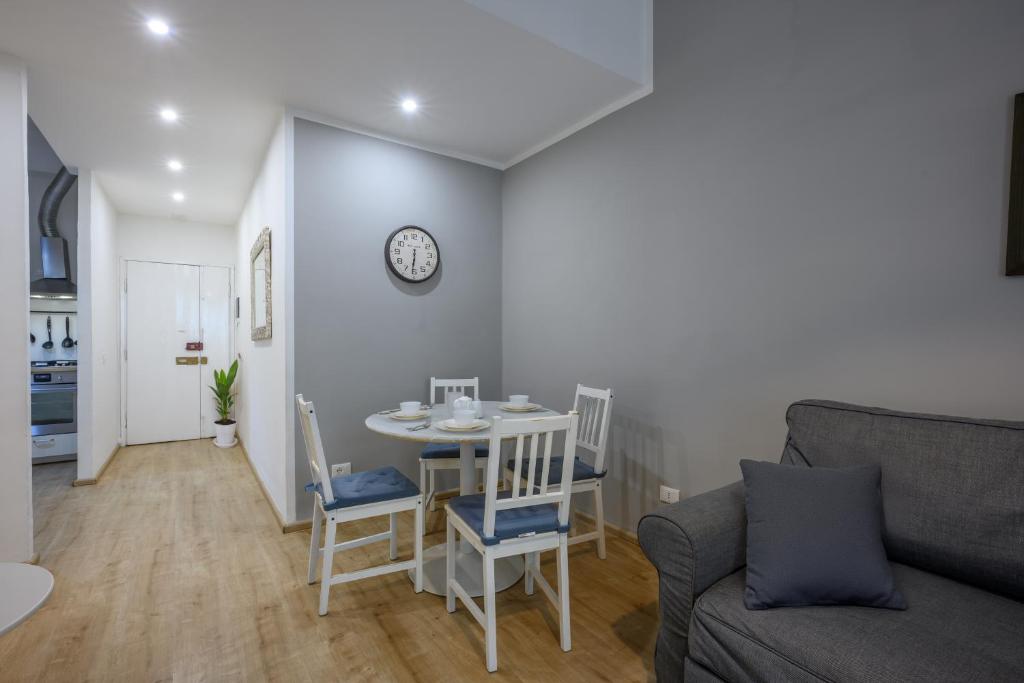 Cosy House 8