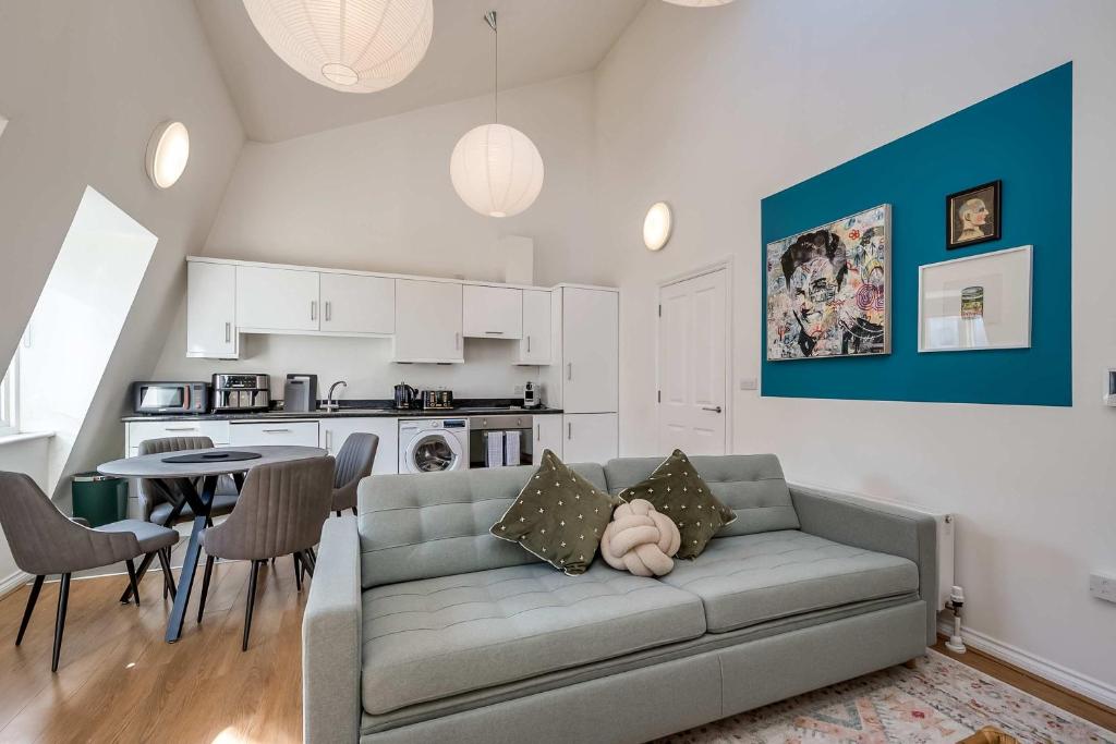 Central Belfast Apartments - The Cathedral Loft 7