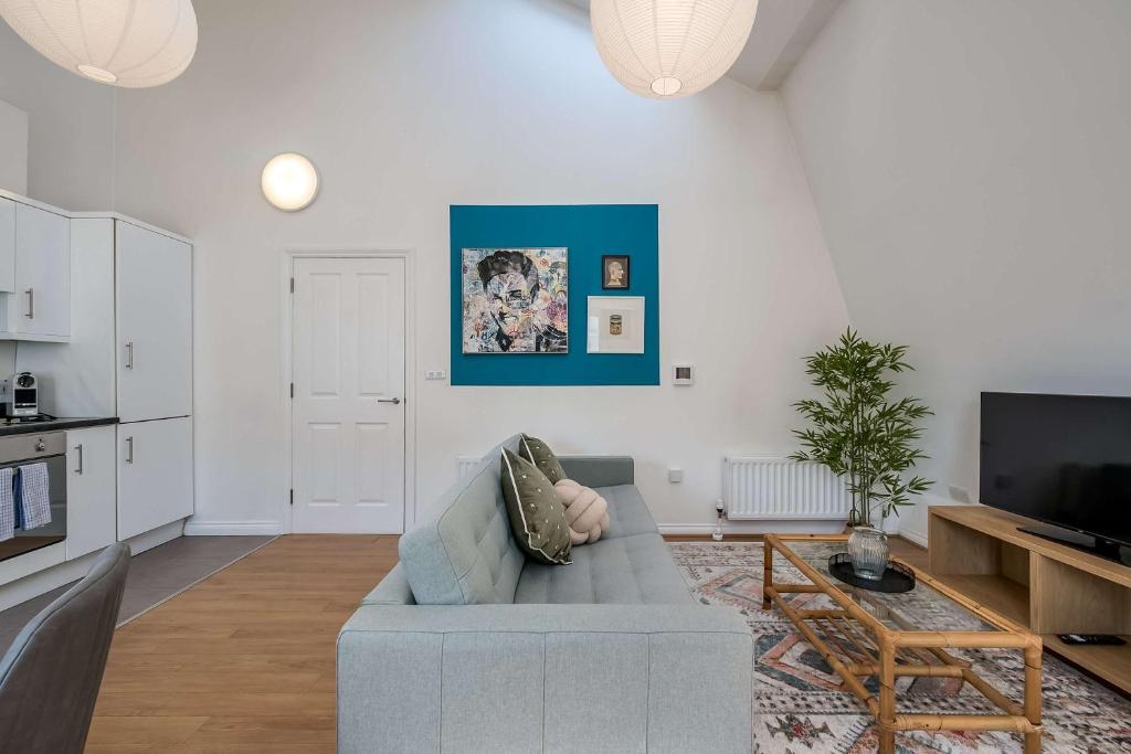 Central Belfast Apartments - The Cathedral Loft 8