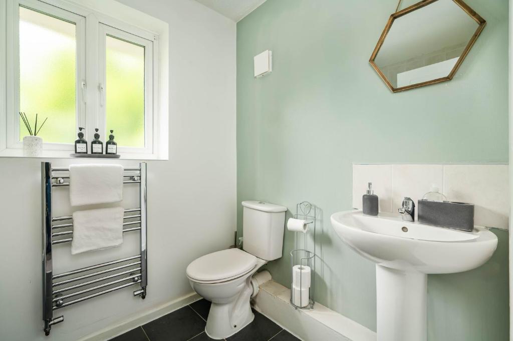 1BR House Near Centre - WiFi - Parking x2 - Pets 8