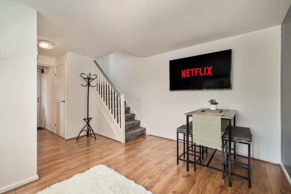1BR House Near Centre - WiFi - Parking x2 - Pets 5
