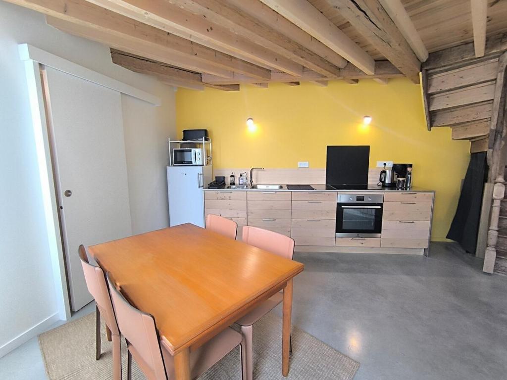 La Maison Rouge sur le port à proximité de toutes commodités 2 personnes 8