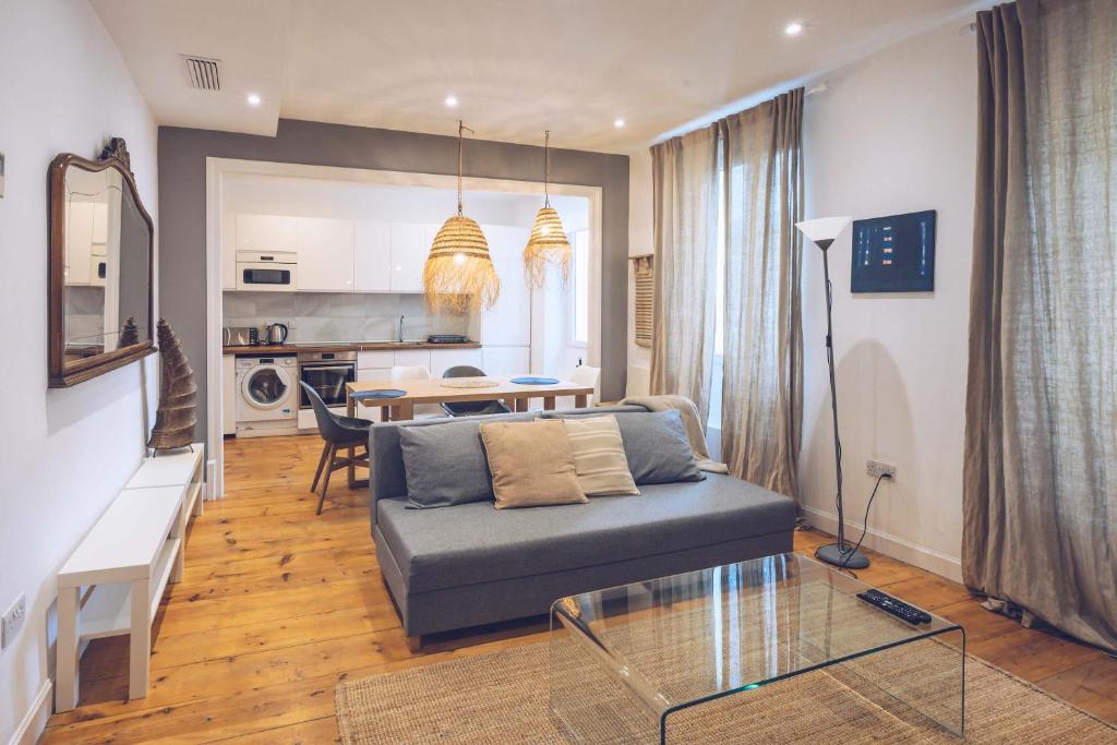 Stunning 2-BR Apartment in The Nook with Lift Access and Prime Central Location 1