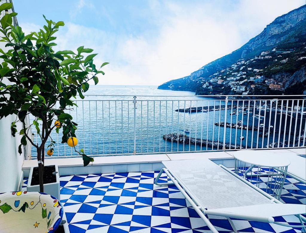 Amalfully Boutique Apartment - A seaview gem