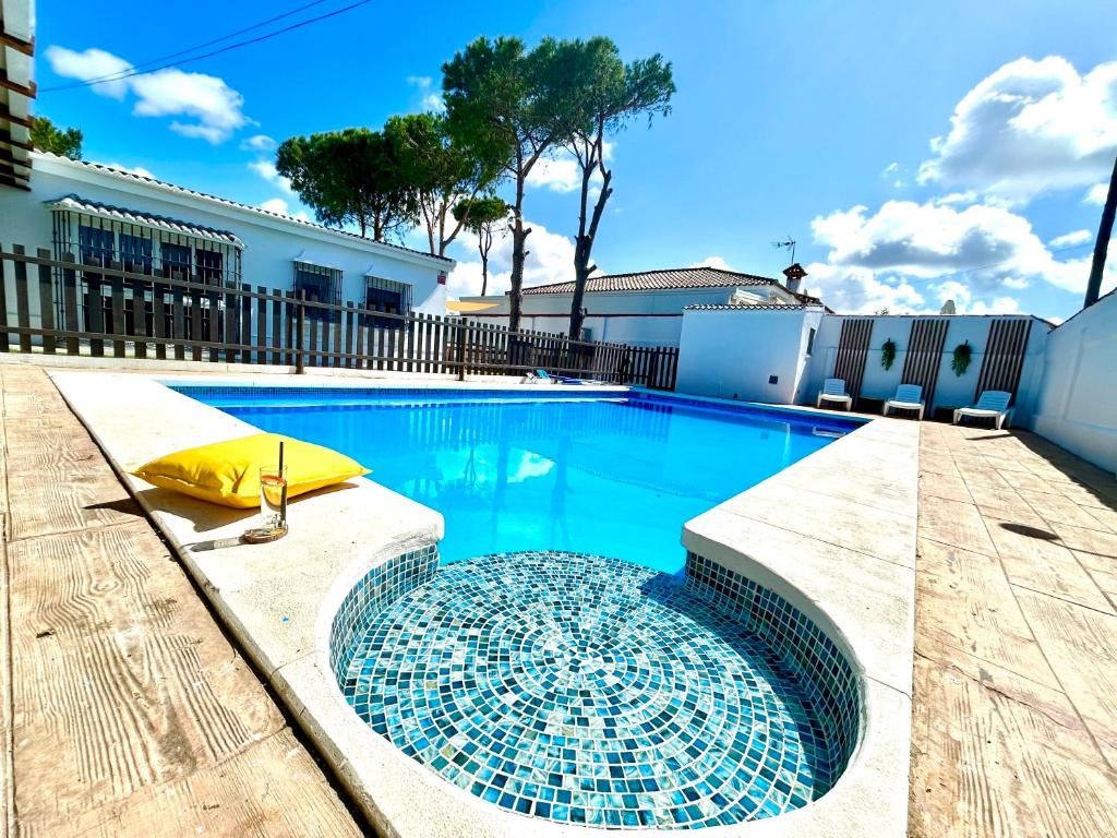 GATU Villa Serena piscina privada mayores de 25 años y familias 1