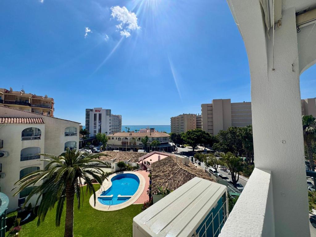 Terraza y vistas en Carihuela Erisa 2 a 100 metros de la playa 3