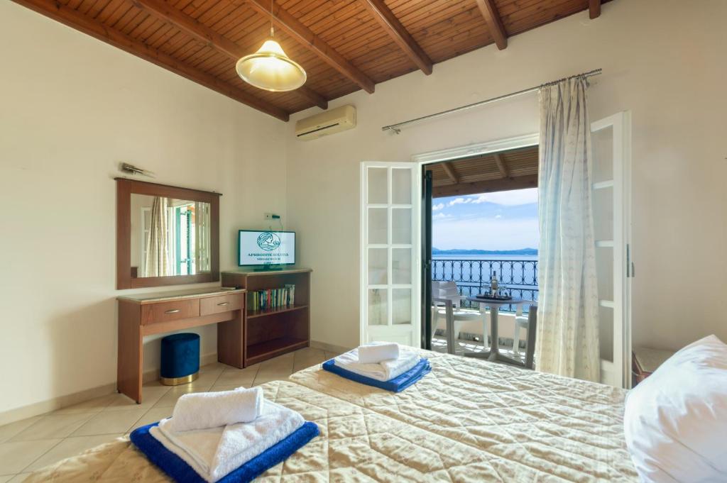 Aphrodite Suites & Apartments with Swimming Pool 2