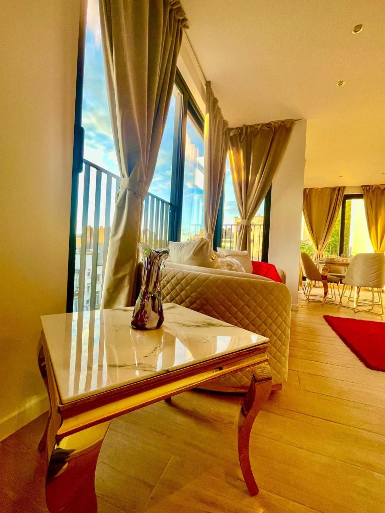 OneLuxStay near Antwerp Central 4