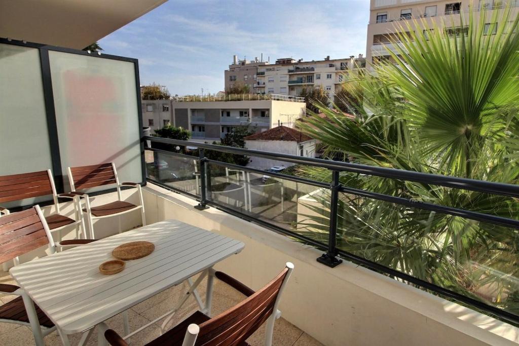 Charming apartment between beach and center of Juan-les-Pins 5