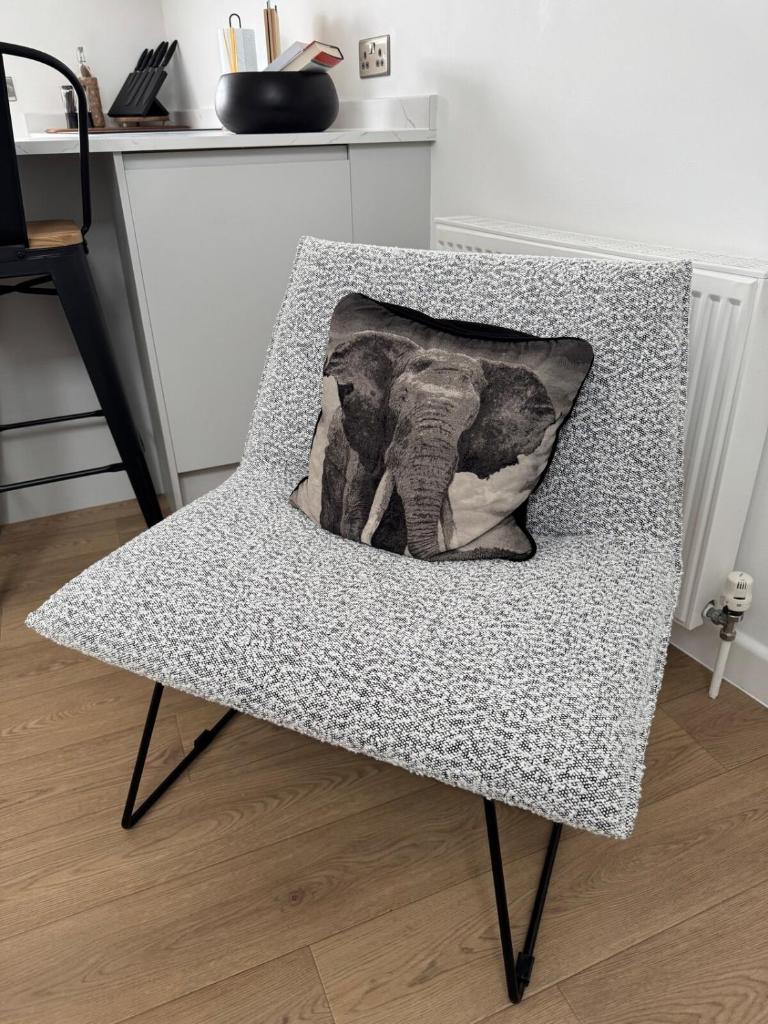 Stylish 1-Bed Central 7