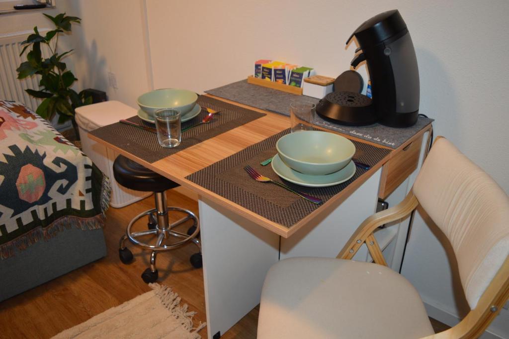 ModernesMiniZimmer-Stadtnah-SelfCheckIn-Parkplatz 7