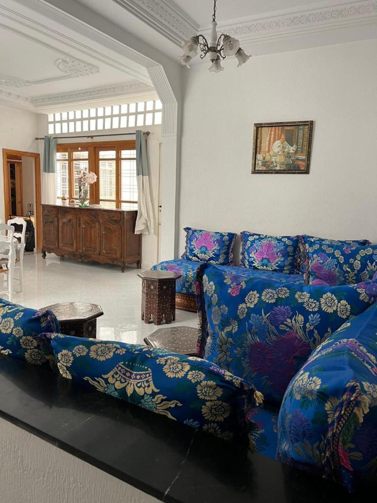 un salon avec un canapé bleu et une table dans l'établissement 3 Bedrooms in Best Area of Medina Fes, à Fès 37 autres photos