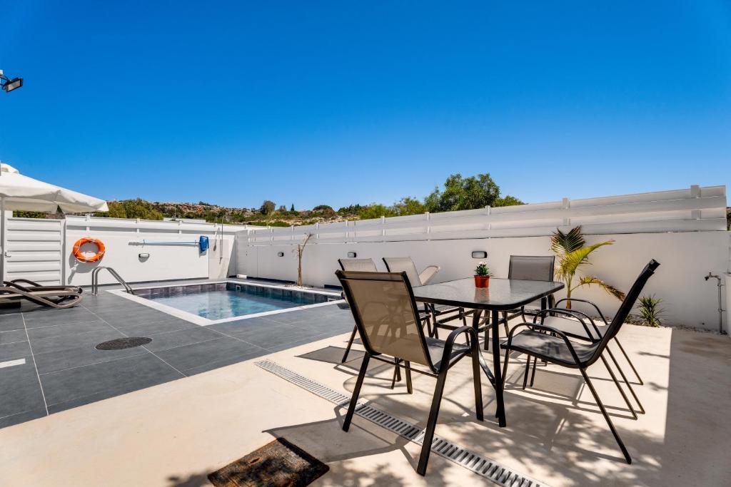 PANATHEON - Luxury 1 & 2 bdr bungalows 300 meters from sandy beach! 8