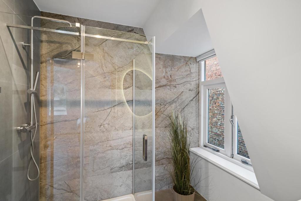 Stylish-loft near city center and park 3