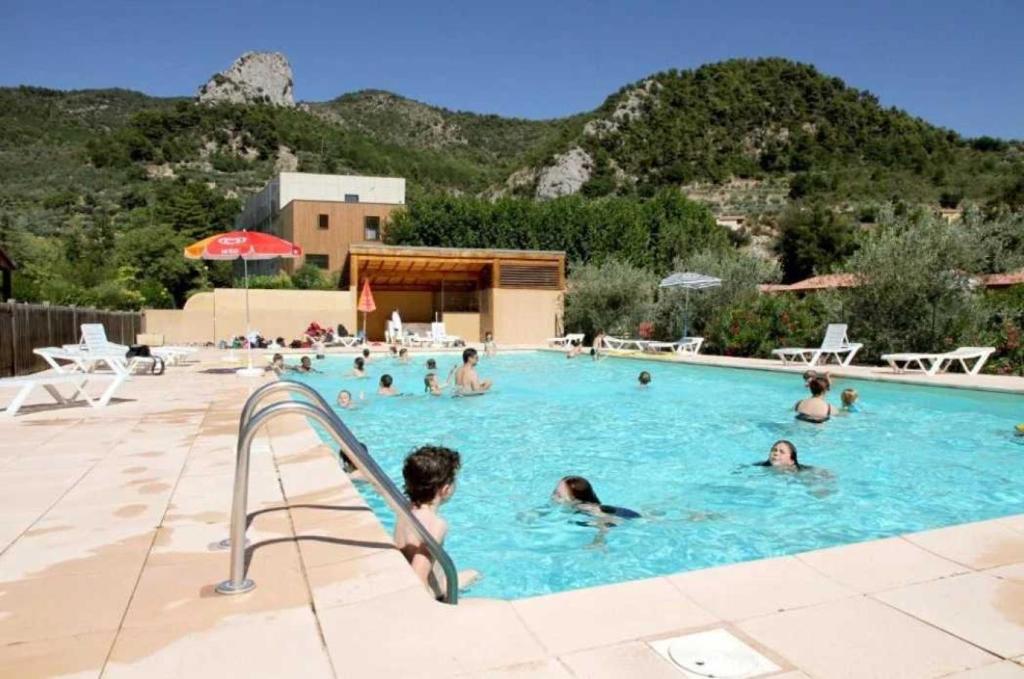 Photo de la galerie de l'établissement Camping 3 étoiles - Piscine - cbgcaia, à Buis-les-Baronnies
