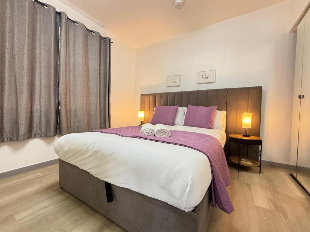 Modern 2-Bed Apartment, Sleeps 5, Free Parking, Netflix, New built 2