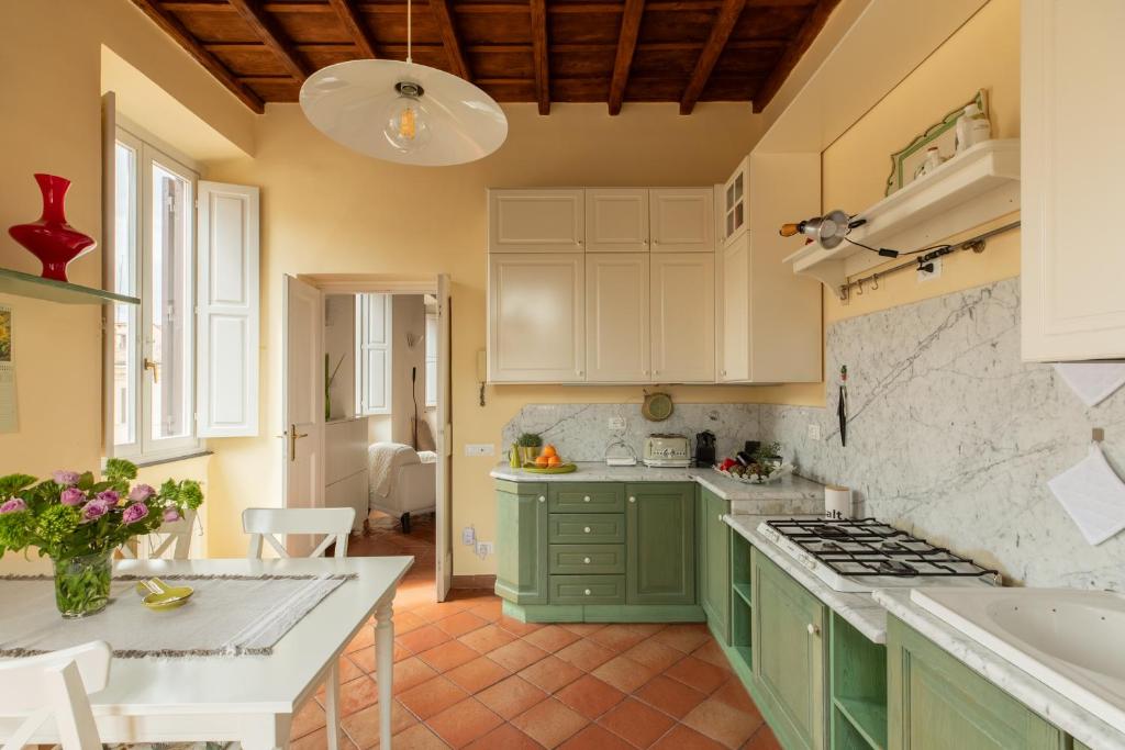 iFlat Trevi Charm, Elegant & Comfy Roman Escape 4