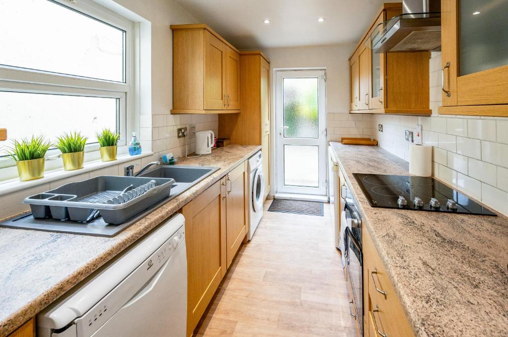 STELLA'S COTTAGE- Cute Traditional Home In South West By STAE-Homes 4