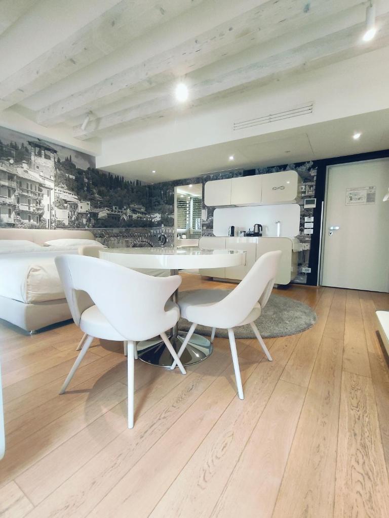 Lords of Verona Luxury Apartments 6