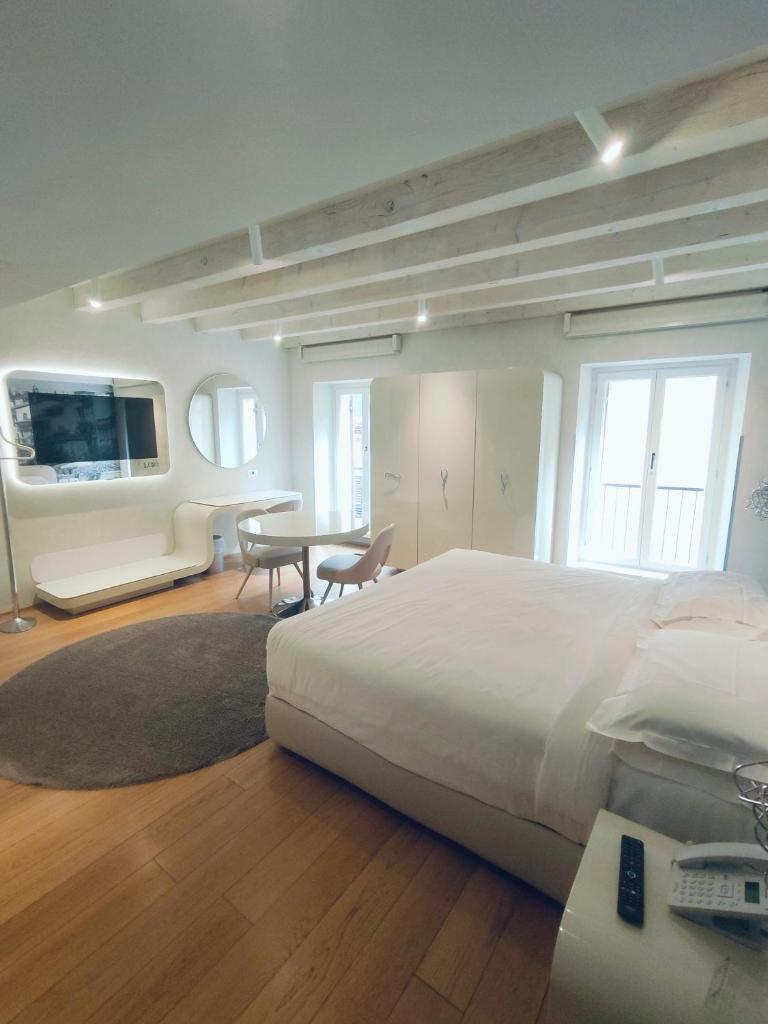 Lords of Verona Luxury Apartments 7