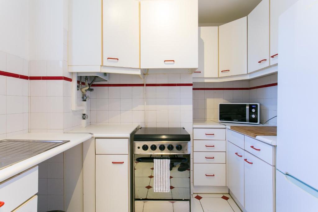 Spacious, Bright and Newly Renovated 2 Bedroom Apartment, Lisbon Historical Center, Madragoa 8
